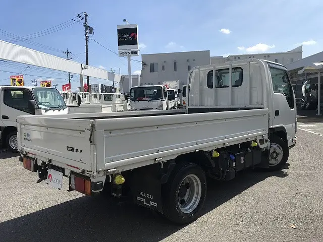 いすゞ エルフ 2RG-NHR88A(2WD)の写真6
