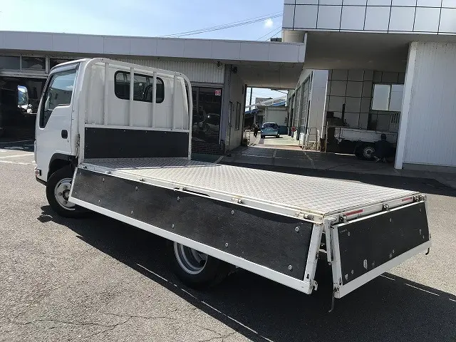 いすゞ エルフ 2RG-NHR88A(2WD)の写真11