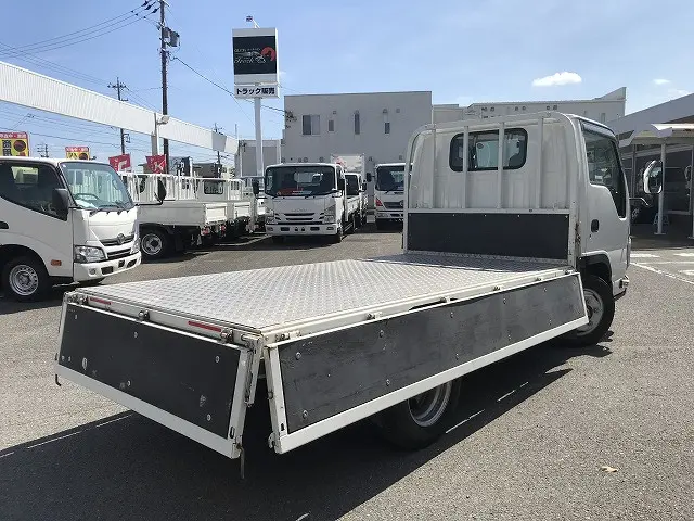 いすゞ エルフ 2RG-NHR88A(2WD)の写真13