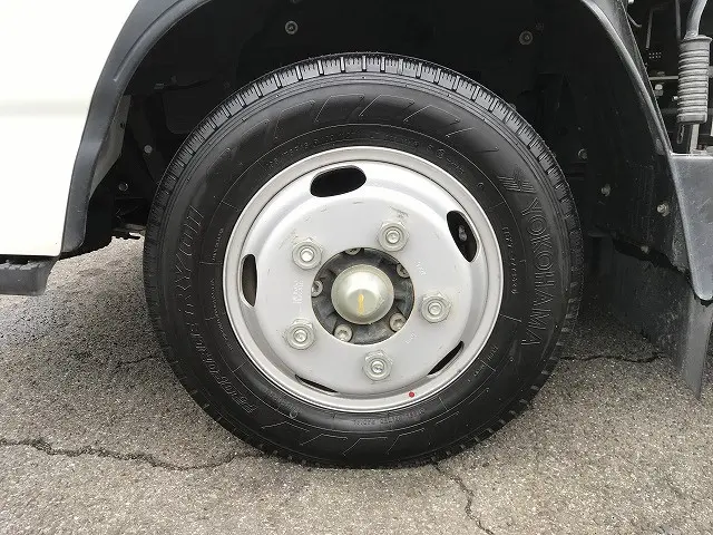 いすゞ エルフ 2RG-NHR88A(2WD)の写真25