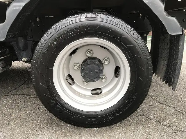 いすゞ エルフ 2RG-NHR88A(2WD)の写真26