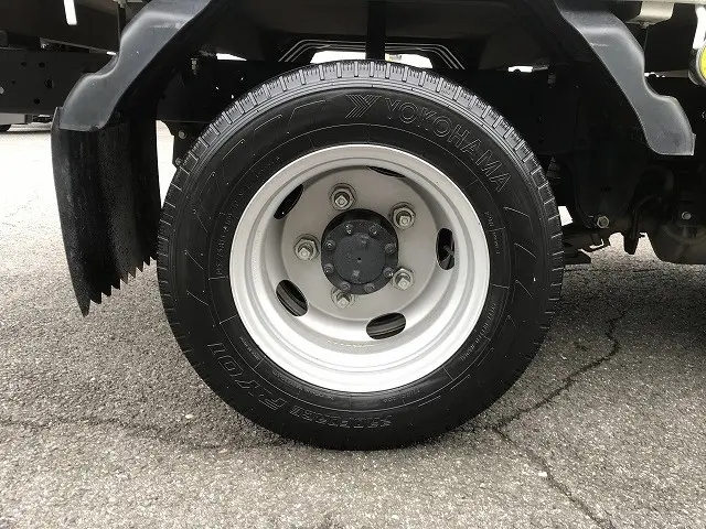 いすゞ エルフ 2RG-NHR88A(2WD)の写真27