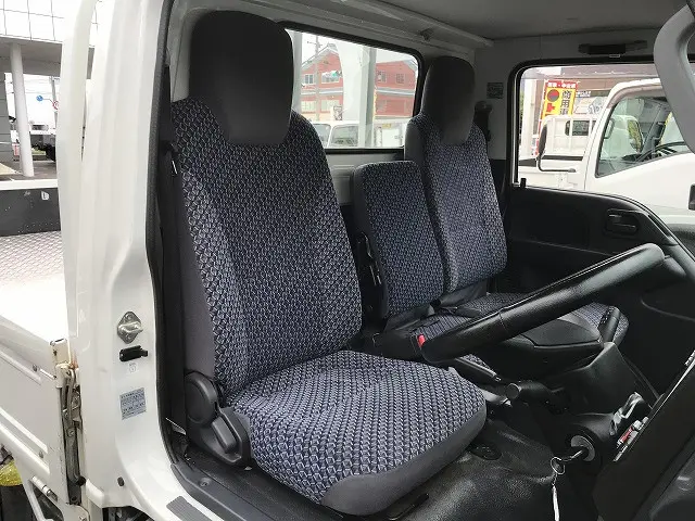 いすゞ エルフ 2RG-NHR88A(2WD)の写真37