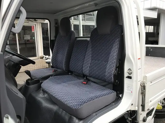 いすゞ エルフ 2RG-NHR88A(2WD)の写真38
