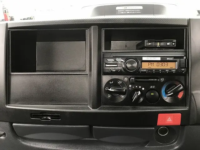 いすゞ エルフ 2RG-NHR88A(2WD)の写真43