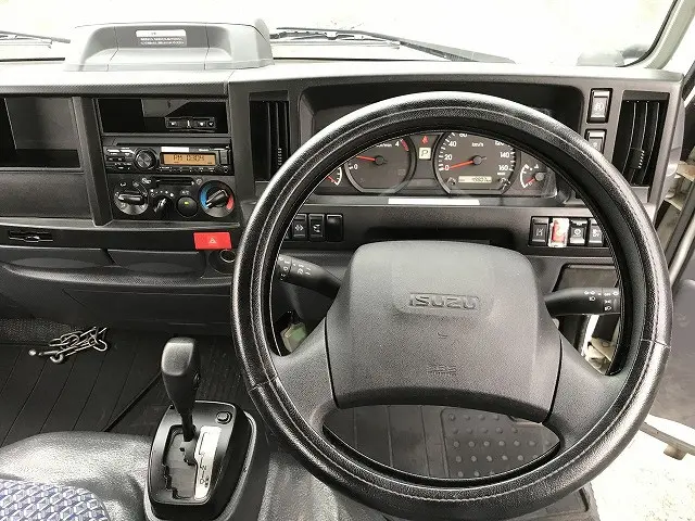 いすゞ エルフ 2RG-NHR88A(2WD)の写真46