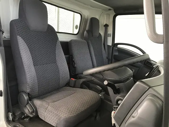 いすゞ エルフ 2RG-NPR88AR(2WD)の写真36