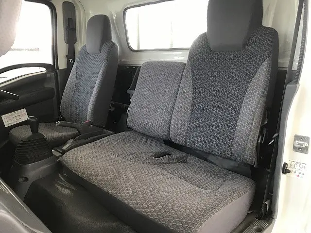いすゞ エルフ 2RG-NPR88AR(2WD)の写真37