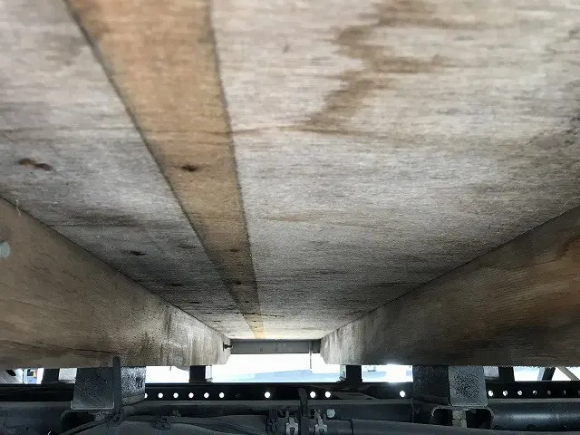 いすゞ エルフ 2RG-NPR88AR(2WD)の写真44