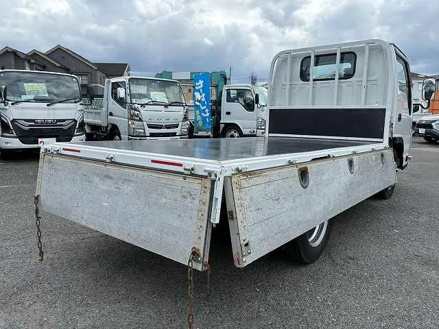 いすゞ エルフ TPG-NJR85A(2WD)の写真13