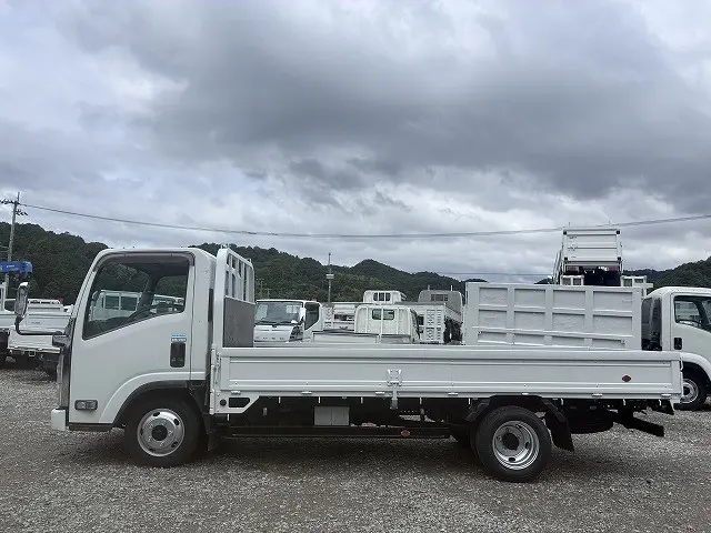 いすゞ エルフ TPG-NLR85AR(2WD)の写真4