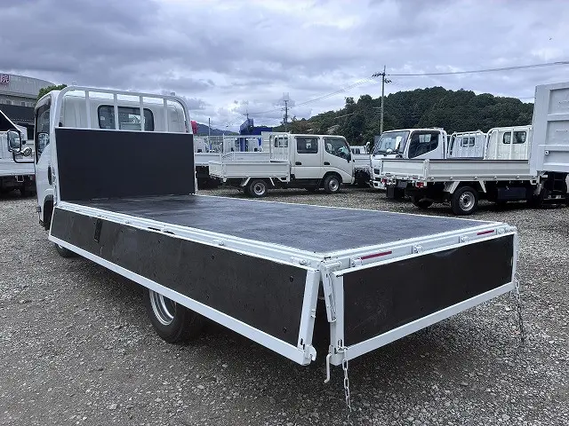いすゞ エルフ TPG-NLR85AR(2WD)の写真13