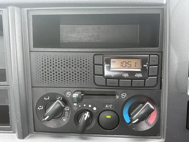 いすゞ エルフ TPG-NLR85AR(2WD)の写真33