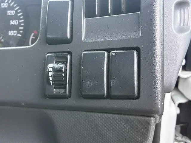 いすゞ エルフ TPG-NLR85AR(2WD)の写真38