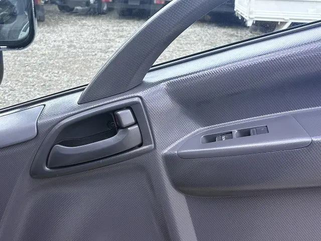 いすゞ エルフ TPG-NLR85AR(2WD)の写真39