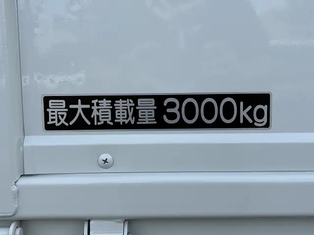 いすゞ エルフ PB-NKR81A(2WD)の写真17