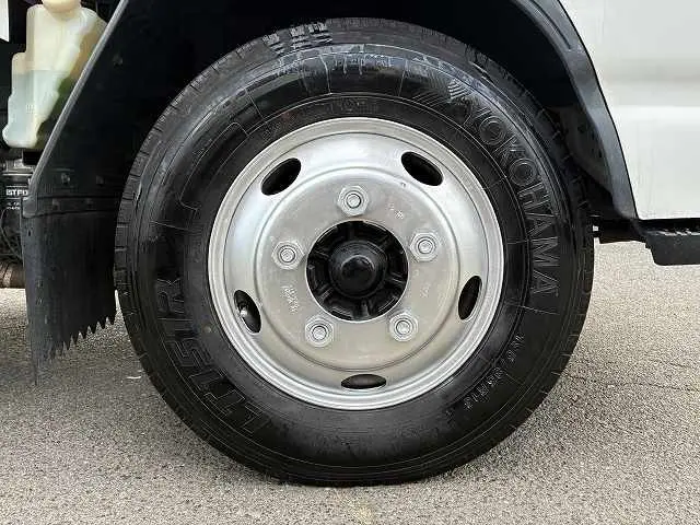 いすゞ エルフ PB-NKR81A(2WD)の写真25