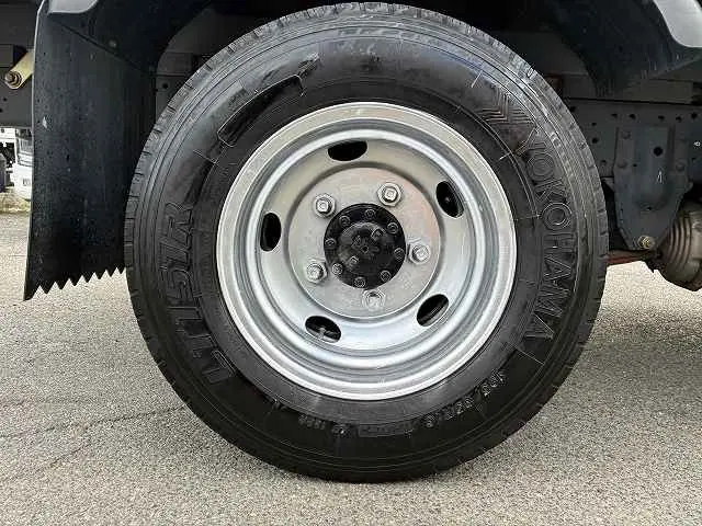 いすゞ エルフ PB-NKR81A(2WD)の写真26