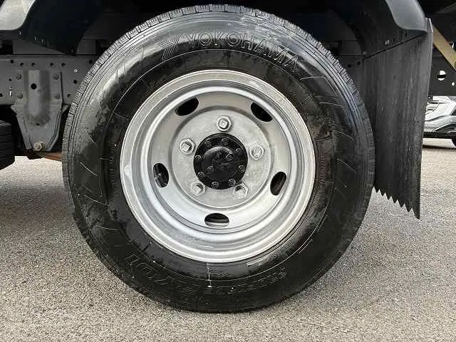 いすゞ エルフ PB-NKR81A(2WD)の写真27