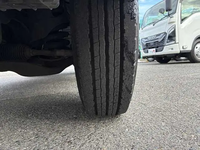 いすゞ エルフ PB-NKR81A(2WD)の写真30