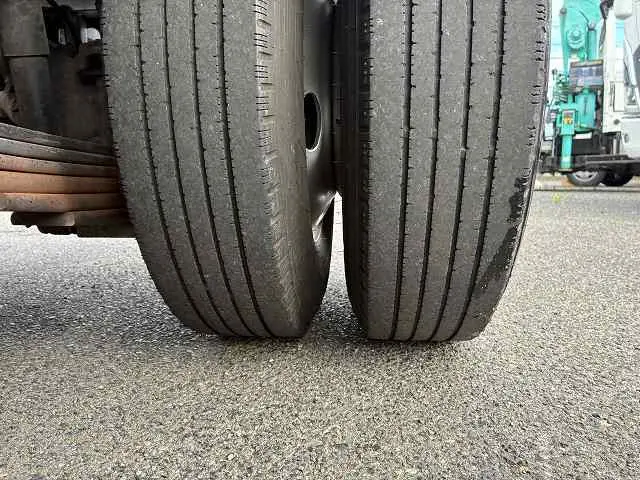 いすゞ エルフ PB-NKR81A(2WD)の写真31