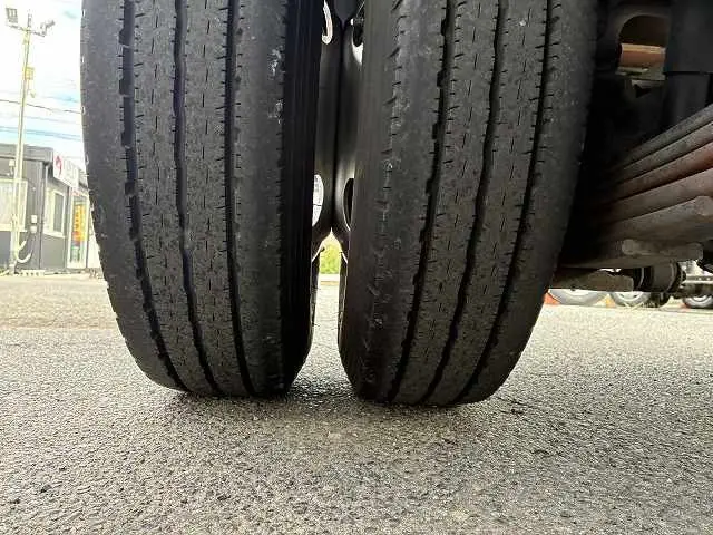 いすゞ エルフ PB-NKR81A(2WD)の写真33