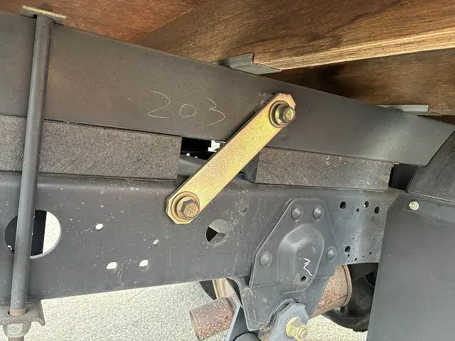 いすゞ エルフ PB-NKR81A(2WD)の写真35