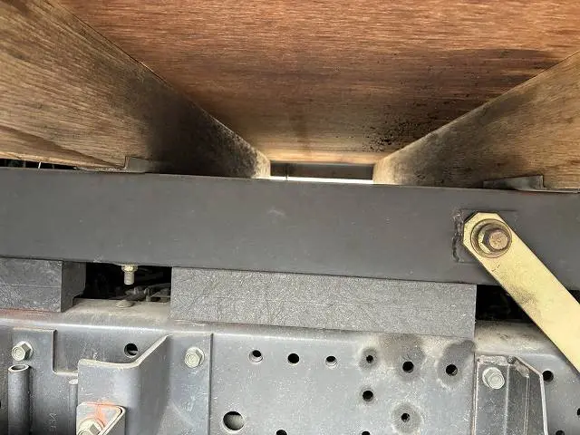 いすゞ エルフ PB-NKR81A(2WD)の写真36