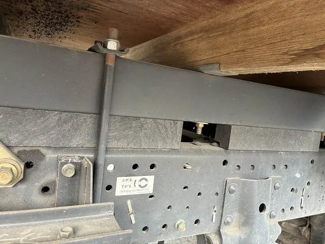 いすゞ エルフ PB-NKR81A(2WD)の写真37
