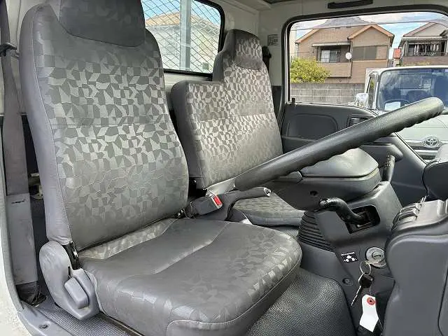 いすゞ エルフ PB-NKR81A(2WD)の写真40