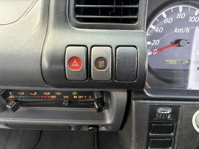 いすゞ エルフ PB-NKR81A(2WD)の写真45
