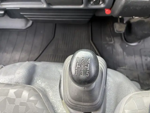 いすゞ エルフ PB-NKR81A(2WD)の写真46