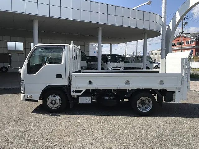 いすゞ エルフ TRG-NJR85A(2WD)の写真4