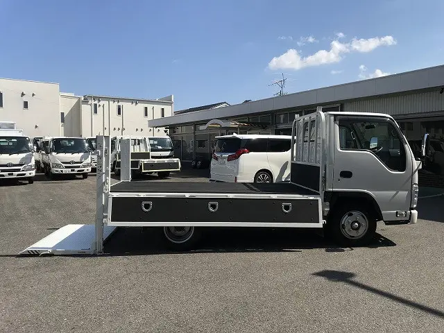 いすゞ エルフ TRG-NJR85A(2WD)の写真15