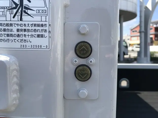 いすゞ エルフ TRG-NJR85A(2WD)の写真45
