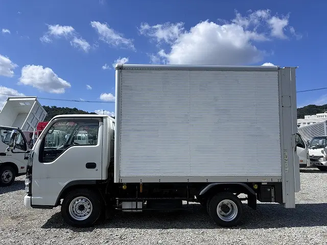 いすゞ エルフ KR-NHR69N(2WD)の写真4