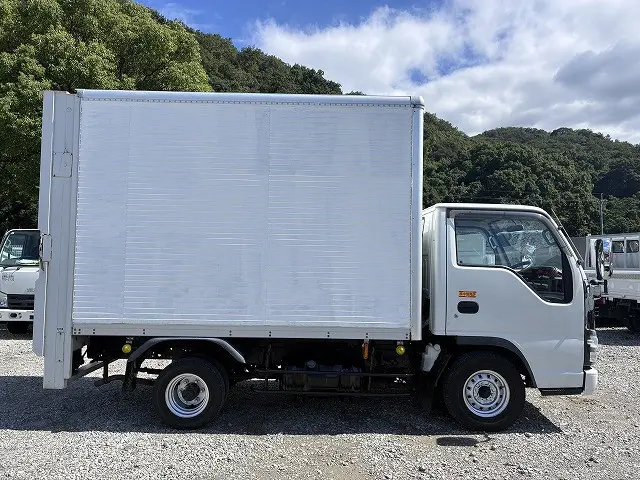 いすゞ エルフ KR-NHR69N(2WD)の写真5