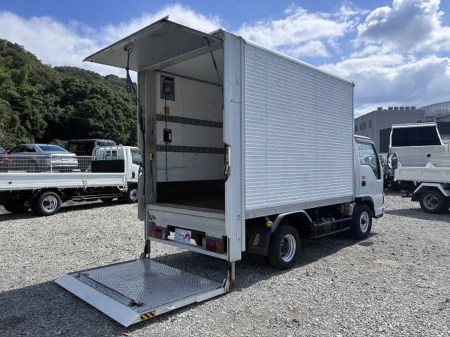 いすゞ エルフ KR-NHR69N(2WD)の写真15