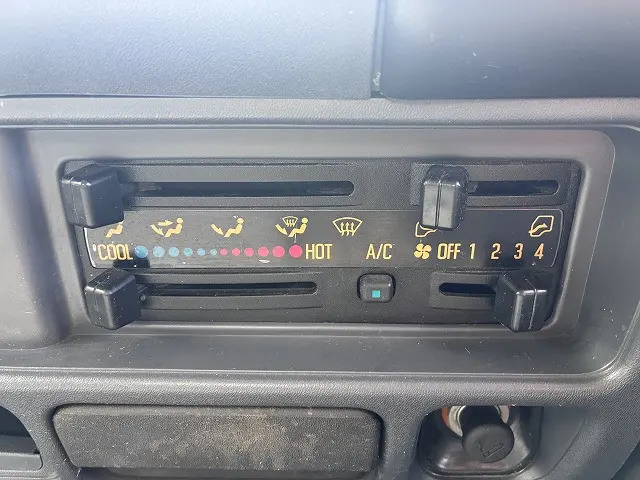 いすゞ エルフ KR-NHR69N(2WD)の写真37