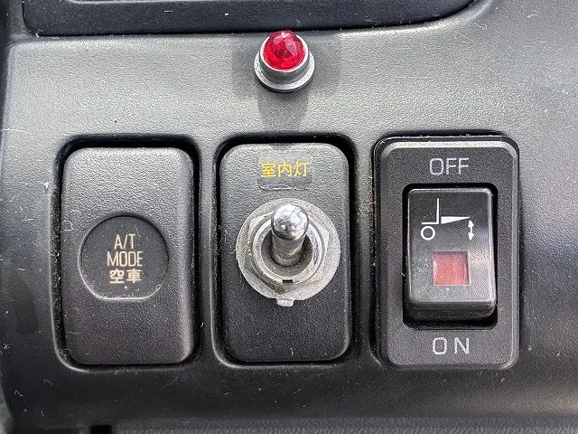 いすゞ エルフ KR-NHR69N(2WD)の写真39