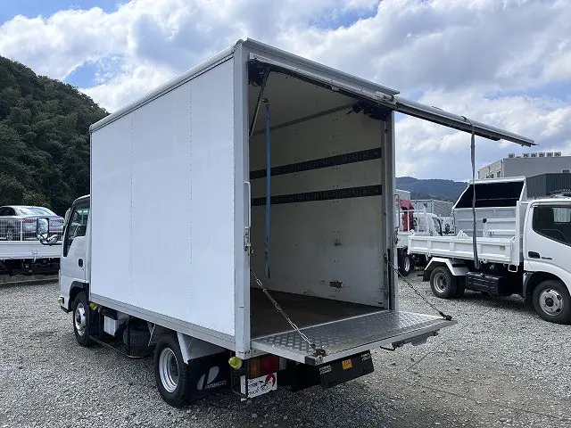 いすゞ エルフ BKG-NHR85N(2WD)の写真13