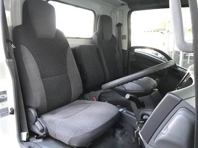 いすゞ エルフ 2RG-NMR88R(2WD)の写真34
