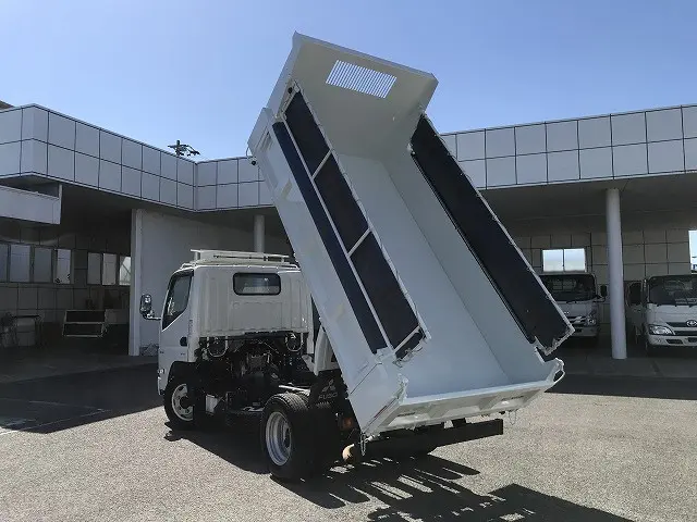 三菱 キャンター 2RG-FBA60(2WD)の写真4