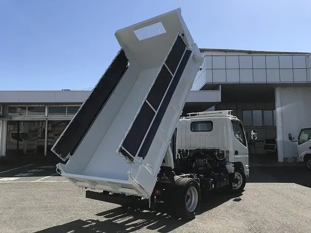 三菱 キャンター 2RG-FBA60(2WD)の写真6