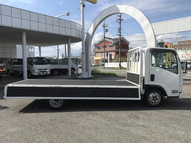 いすゞ エルフ TRG-NLR85AR(2WD)の写真12