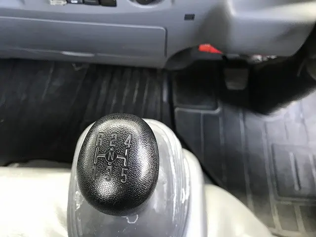 いすゞ エルフ TRG-NLR85AR(2WD)の写真45