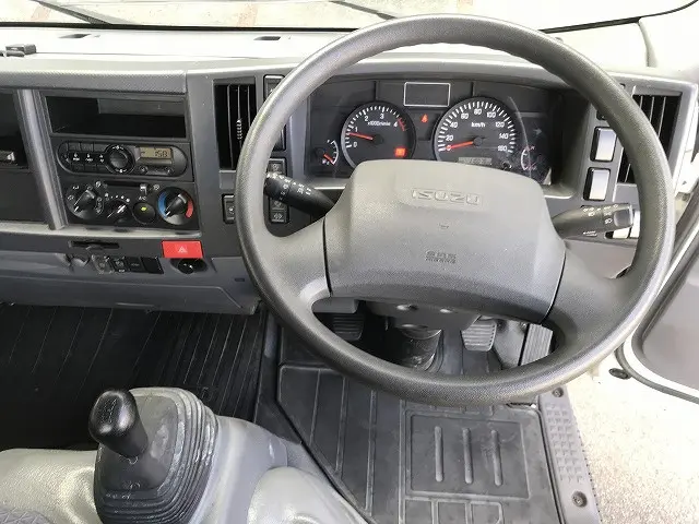 いすゞ エルフ TRG-NLR85AR(2WD)の写真46
