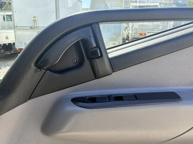 三菱 キャンター 2PG-FBAV0(2WD)の写真34