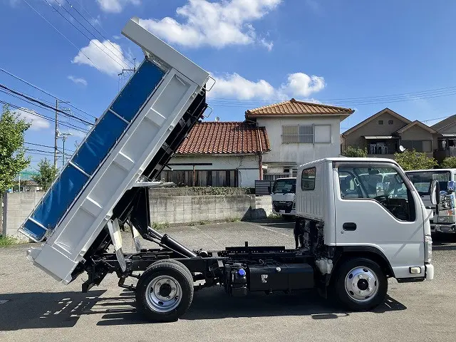 いすゞ エルフ 2RG-NKR88AN(2WD)の写真5