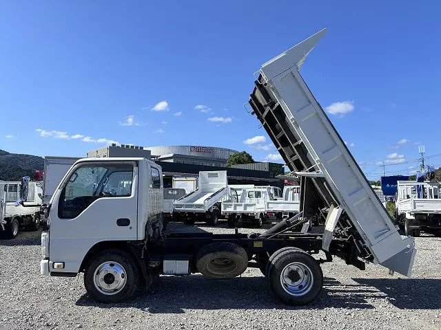 いすゞ エルフ BKG-NKR85AD(2WD)の写真4